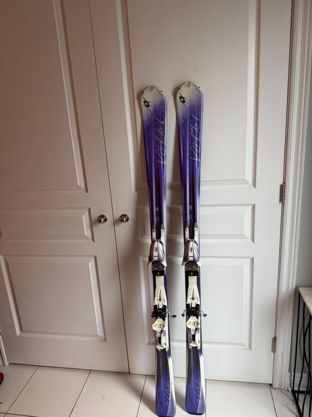 Volkl Women’s Purple Alpine Skis with Bindings